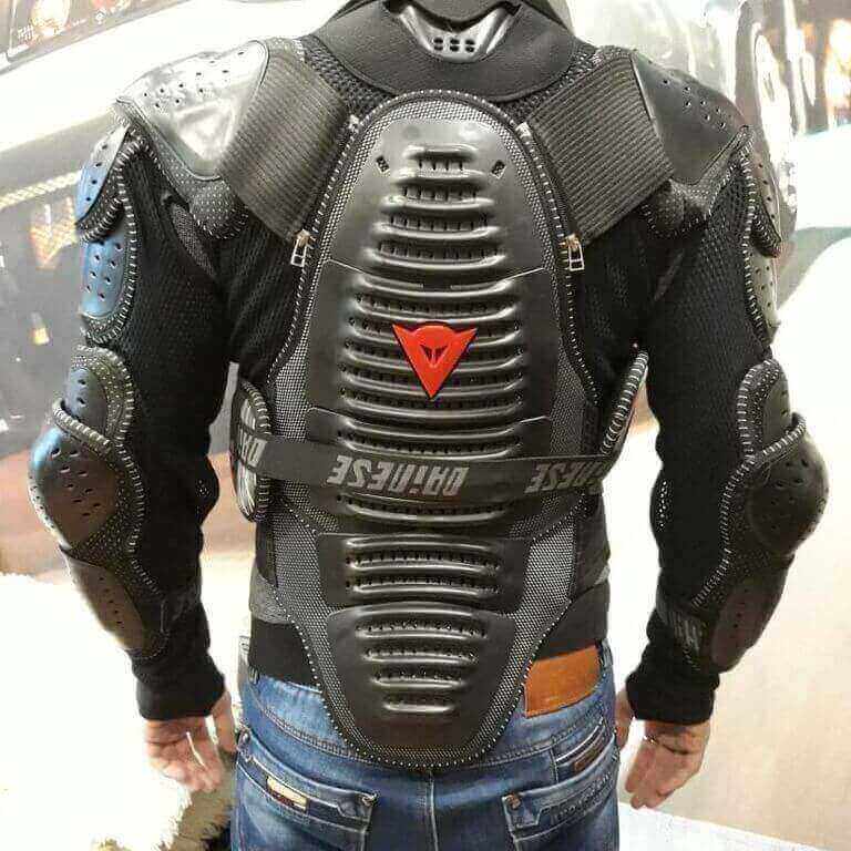 О защите Dainese: история, особенности. преимущества